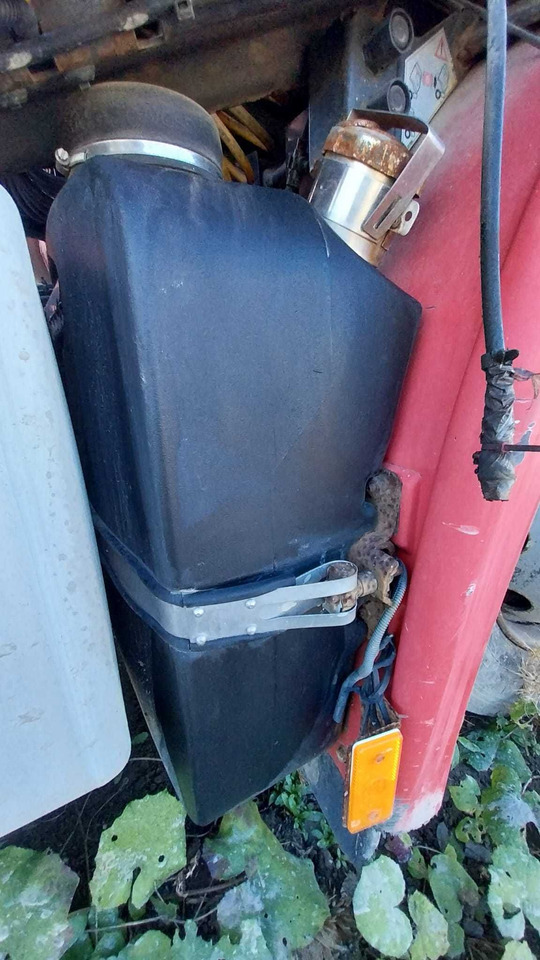 Zbiornik AdBlue IVECO STRALIS 500 - Üzemanyagrendszer: 2 kép. Zbiornik AdBlue IVECO STRALIS 500 - Üzemanyagrendszer: 2 kép.