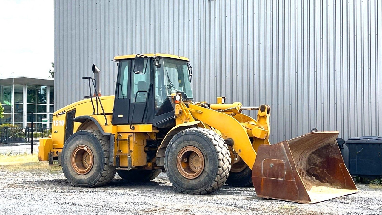CAT 962H - Gumikerekes homlokrakodó: 3 kép. CAT 962H - Gumikerekes homlokrakodó: 3 kép.