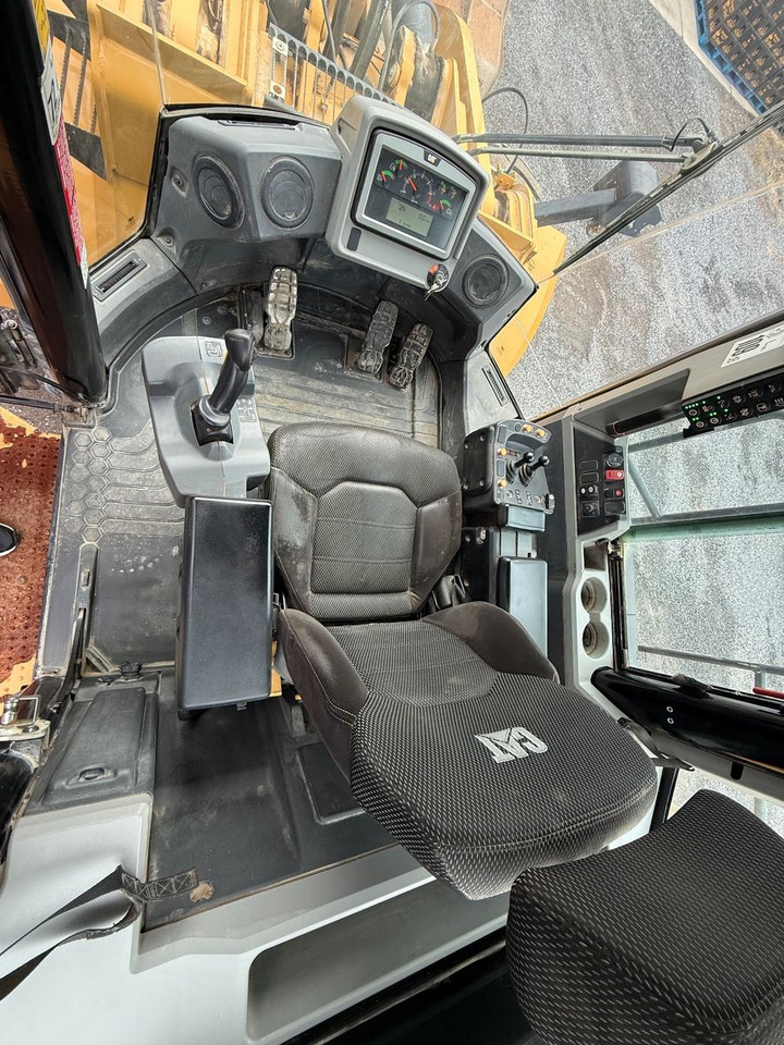 Gumikerekes homlokrakodó CAT 980 M: 9 kép.