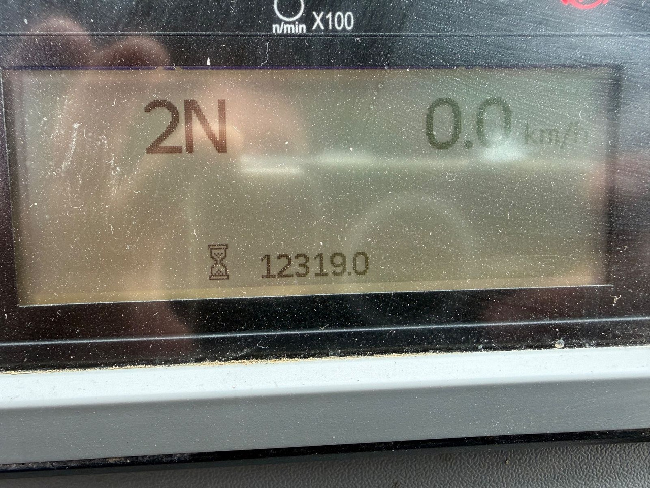 Gumikerekes homlokrakodó CAT 980 M: 10 kép.