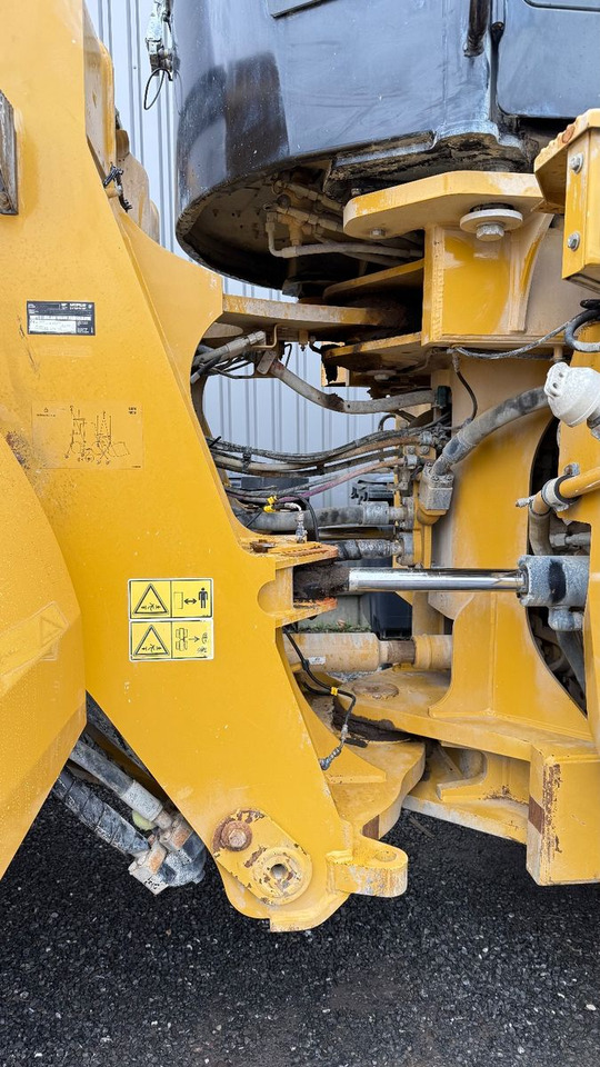 Gumikerekes homlokrakodó CAT 980 M: 6 kép.