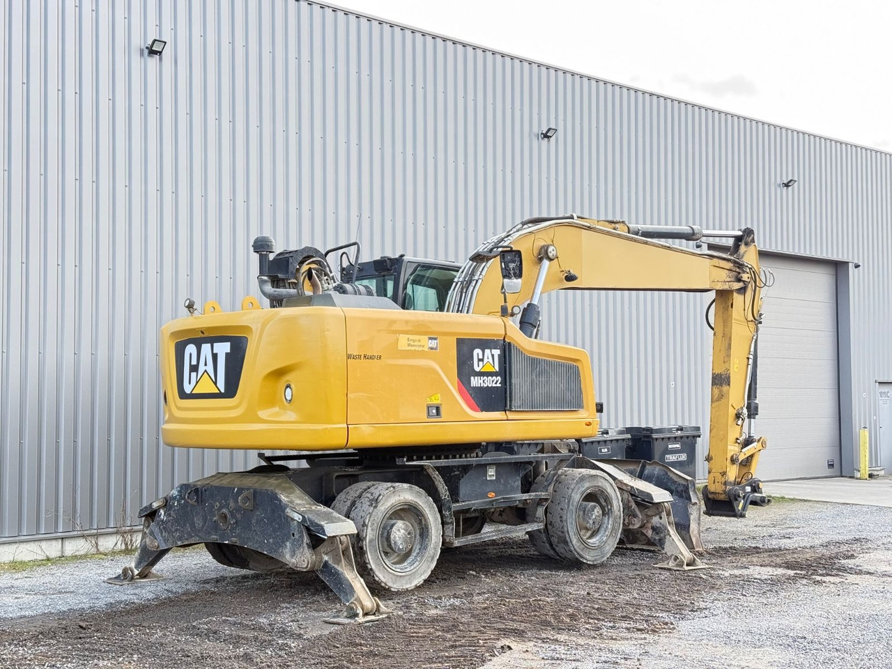 CAT MH3022 - Gumikerekes kotró: 4 kép. CAT MH3022 - Gumikerekes kotró: 4 kép.