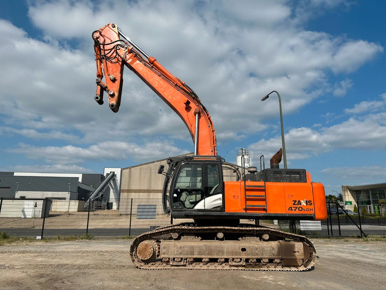 Hitachi ZX470 LCH-5B - Lánctalpas kotró: 1 kép. Hitachi ZX470 LCH-5B - Lánctalpas kotró: 1 kép.