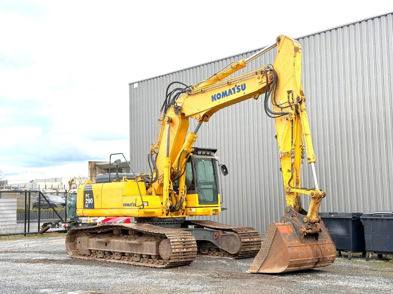 Komatsu PC290LC - 8 - Lánctalpas kotró: 4 kép. Komatsu PC290LC - 8 - Lánctalpas kotró: 4 kép.