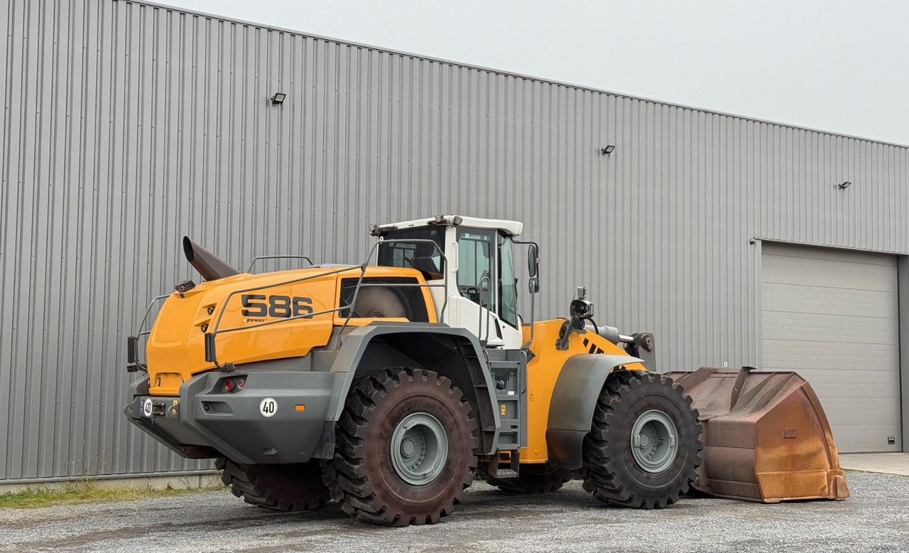 Liebherr L 586 X POWER/ 2022 - Gumikerekes homlokrakodó: 2 kép. Liebherr L 586 X POWER/ 2022 - Gumikerekes homlokrakodó: 2 kép.