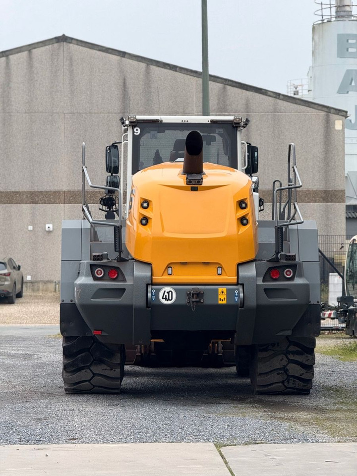 Liebherr L 586 X POWER/ 2022 - Gumikerekes homlokrakodó: 4 kép. Liebherr L 586 X POWER/ 2022 - Gumikerekes homlokrakodó: 4 kép.