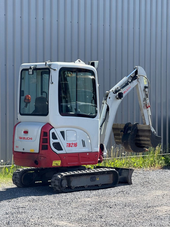 Takeuchi TB216 - Minikotró: 3 kép. Takeuchi TB216 - Minikotró: 3 kép.