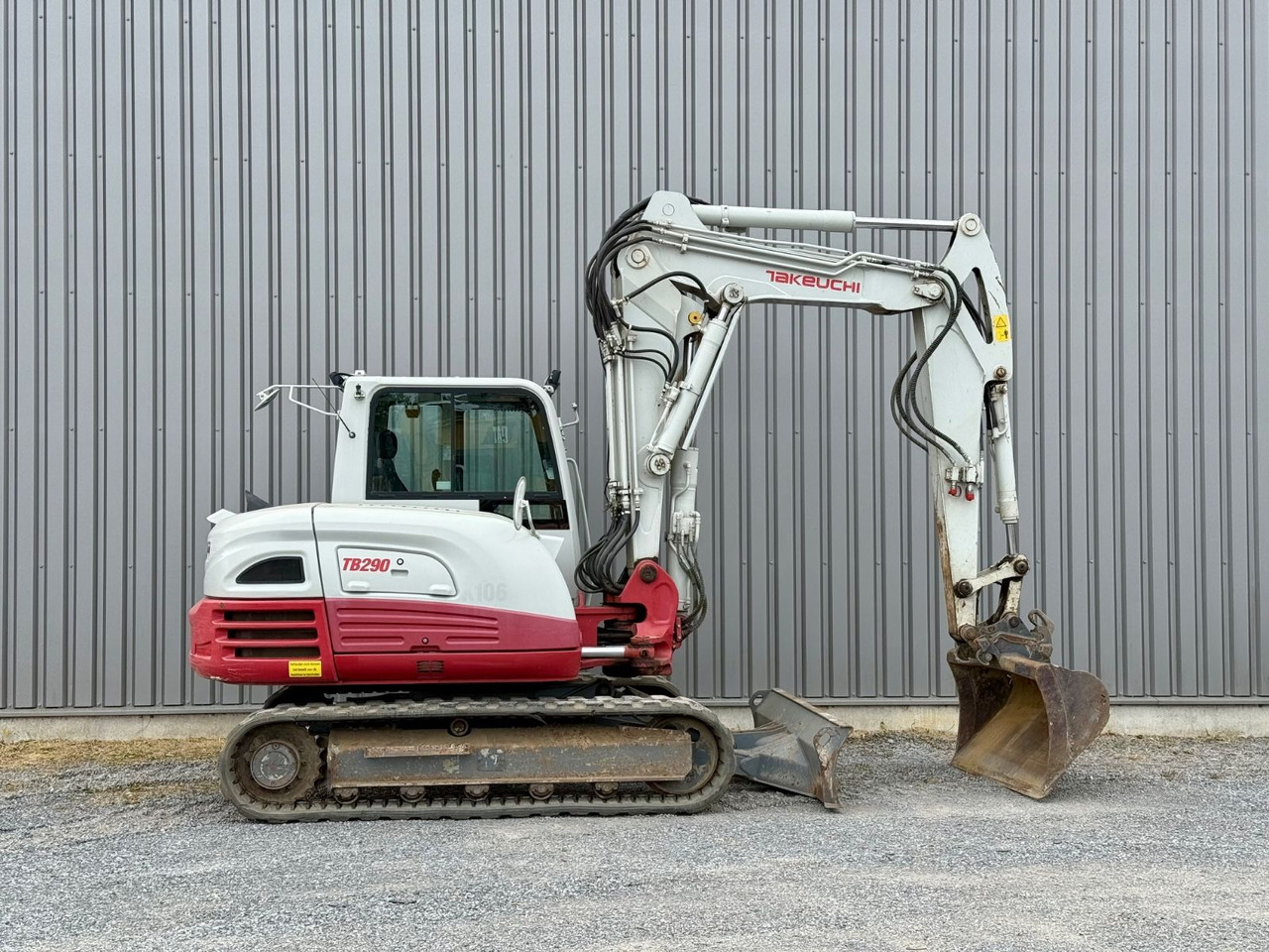 Takeuchi TB290 - Minikotró: 2 kép. Takeuchi TB290 - Minikotró: 2 kép.