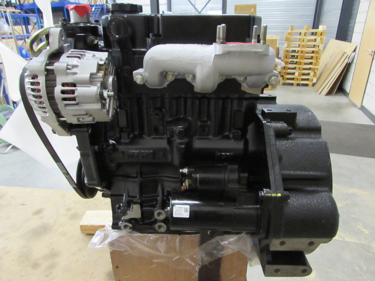 Mitsubishi NEW engine S3L2-Z562SD / S3L2-61SD - Motor - Egyéb gépek: 2 kép. Mitsubishi NEW engine S3L2-Z562SD / S3L2-61SD - Motor - Egyéb gépek: 2 kép.