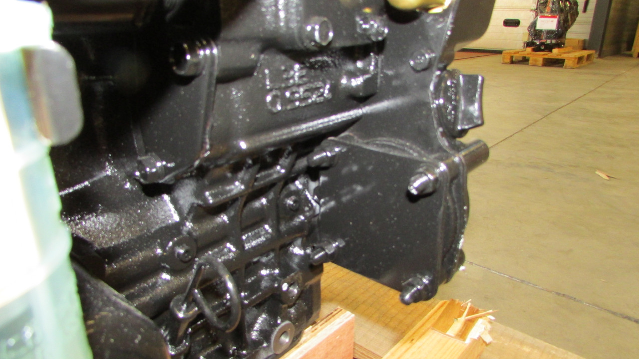 Mitsubishi New engine L3E-Z564SPH stage 5 + PTO - Motor - Kotrógép: 5 kép. Mitsubishi New engine L3E-Z564SPH stage 5 + PTO - Motor - Kotrógép: 5 kép.