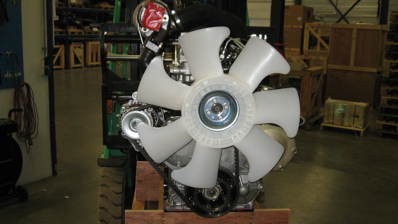 Mitsubishi S4S-Z3DT65SP 62 kW @ 2500 rpm - Motor - Rakodógép: 4 kép. Mitsubishi S4S-Z3DT65SP 62 kW @ 2500 rpm - Motor - Rakodógép: 4 kép.