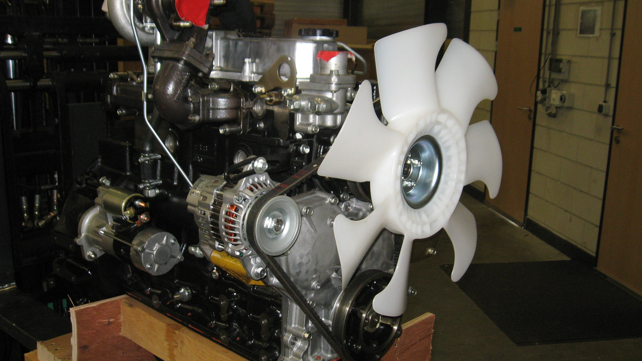 Mitsubishi S4S-Z3DT65SP 62 kW @ 2500 rpm - Motor - Rakodógép: 2 kép. Mitsubishi S4S-Z3DT65SP 62 kW @ 2500 rpm - Motor - Rakodógép: 2 kép.