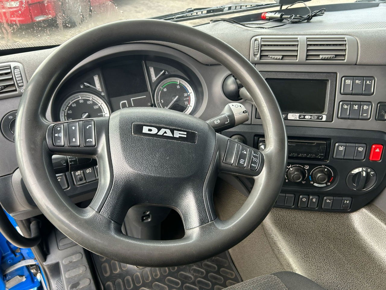DAF CF 440 Lowdeck / APK / in top staat - Nyergesvontató: 4 kép. DAF CF 440 Lowdeck / APK / in top staat - Nyergesvontató: 4 kép.
