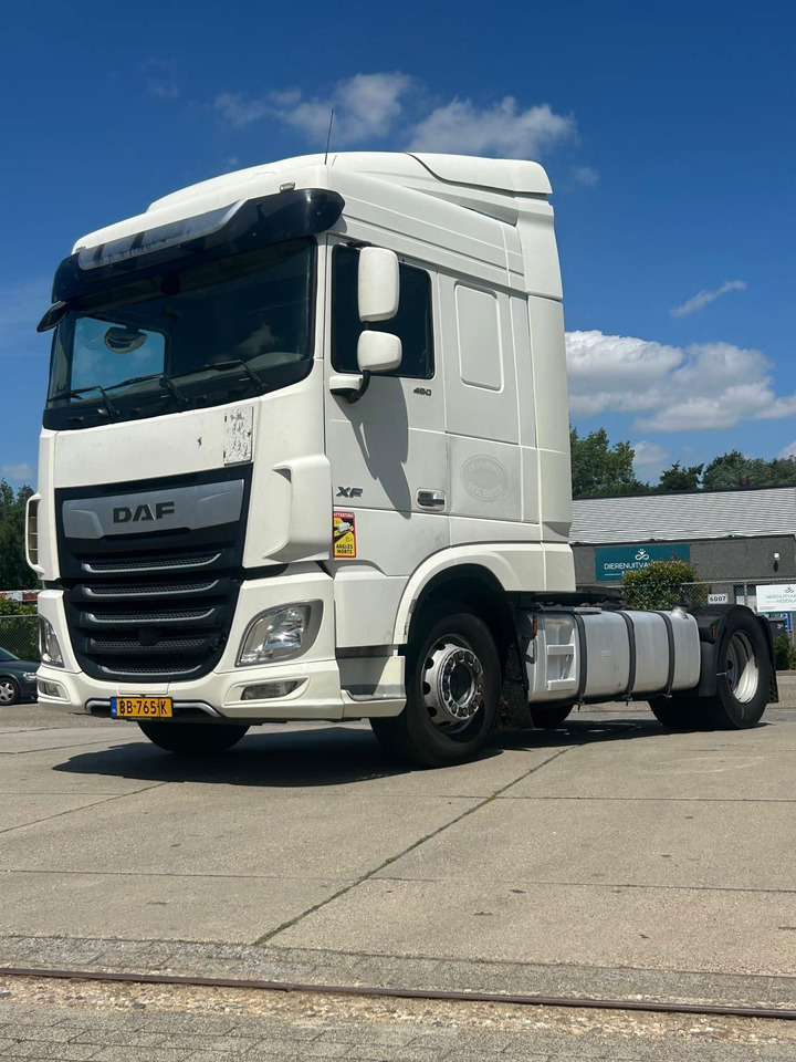 DAF XF 480 - Nyergesvontató: 2 kép. DAF XF 480 - Nyergesvontató: 2 kép.