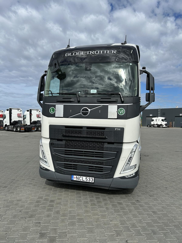 VOLVO FH D13 - Nyergesvontató: 1 kép. VOLVO FH D13 - Nyergesvontató: 1 kép.