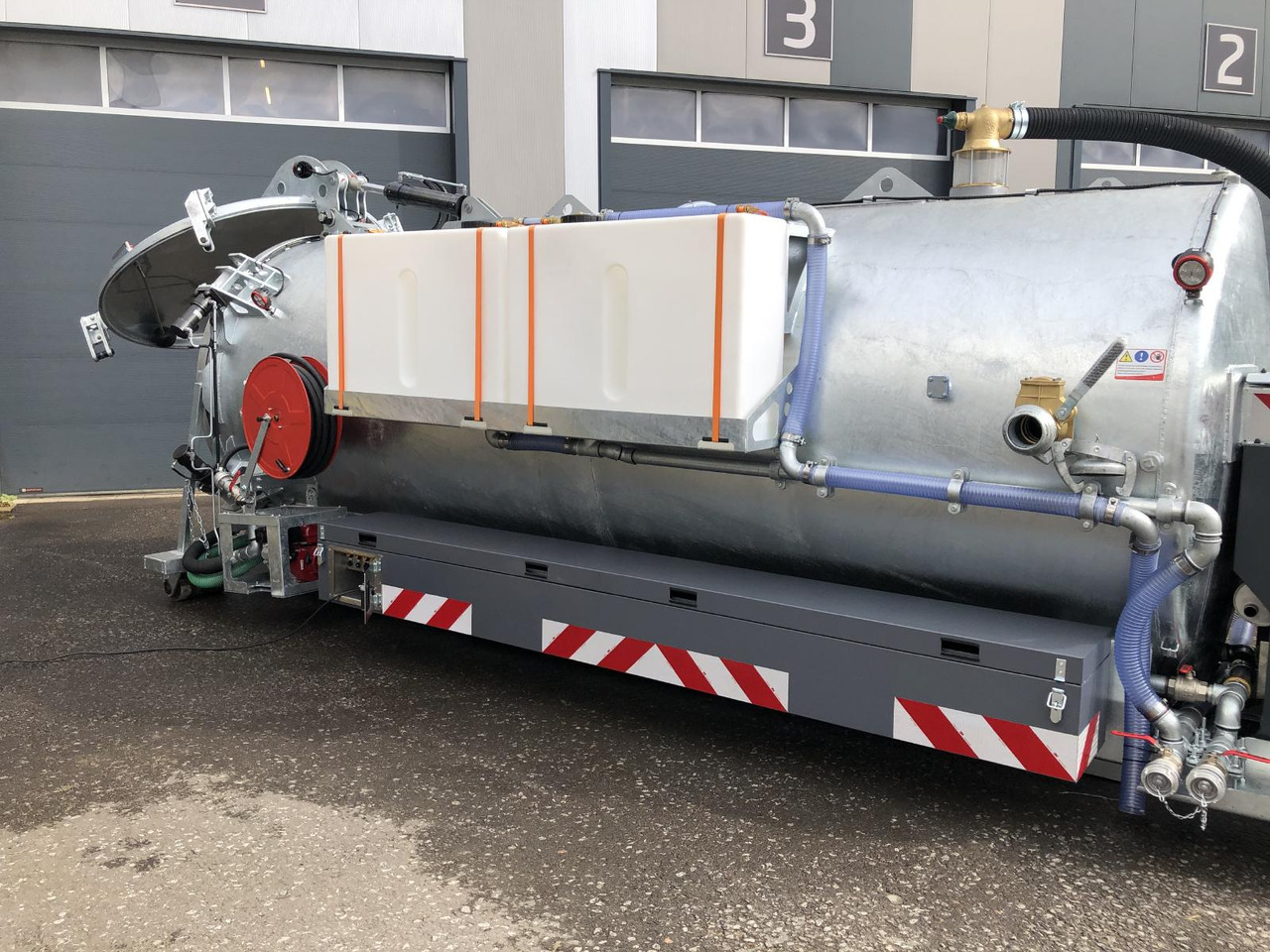 Abrollcontainer 10m³ Feuerwehr Wassertank - Multiliftes konténer: 4 kép. Abrollcontainer 10m³ Feuerwehr Wassertank - Multiliftes konténer: 4 kép.