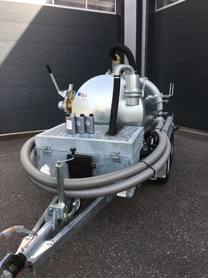 M-Vac 1500 / vacuum system for absorb mud and liquids - Szippantós autó: 5 kép. M-Vac 1500 / vacuum system for absorb mud and liquids - Szippantós autó: 5 kép.
