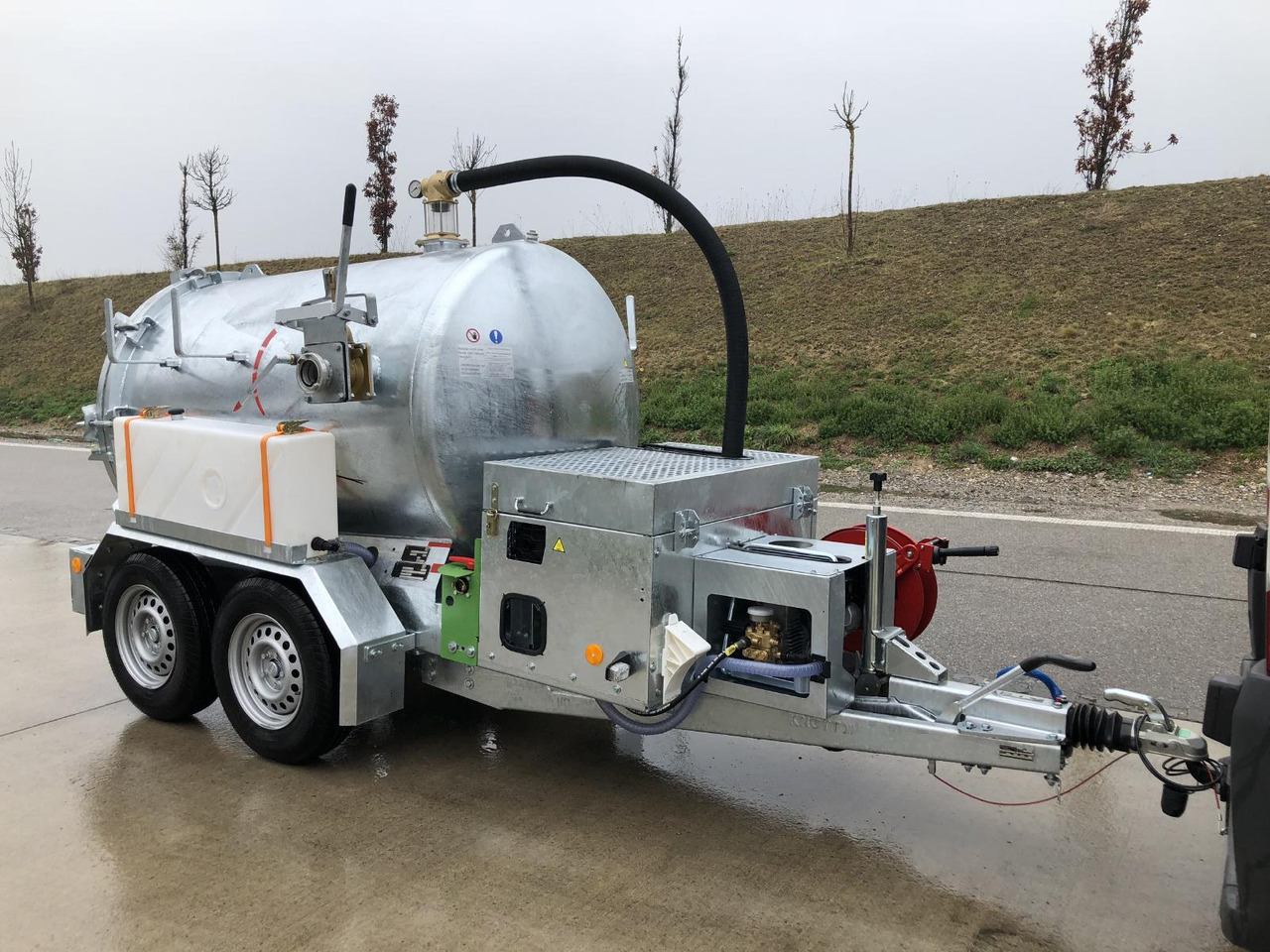 M-Vac 2000 Vacuum system specialized for drilling mud / vacuum container 2000l - Fúrógép: 2 kép. M-Vac 2000 Vacuum system specialized for drilling mud / vacuum container 2000l - Fúrógép: 2 kép.