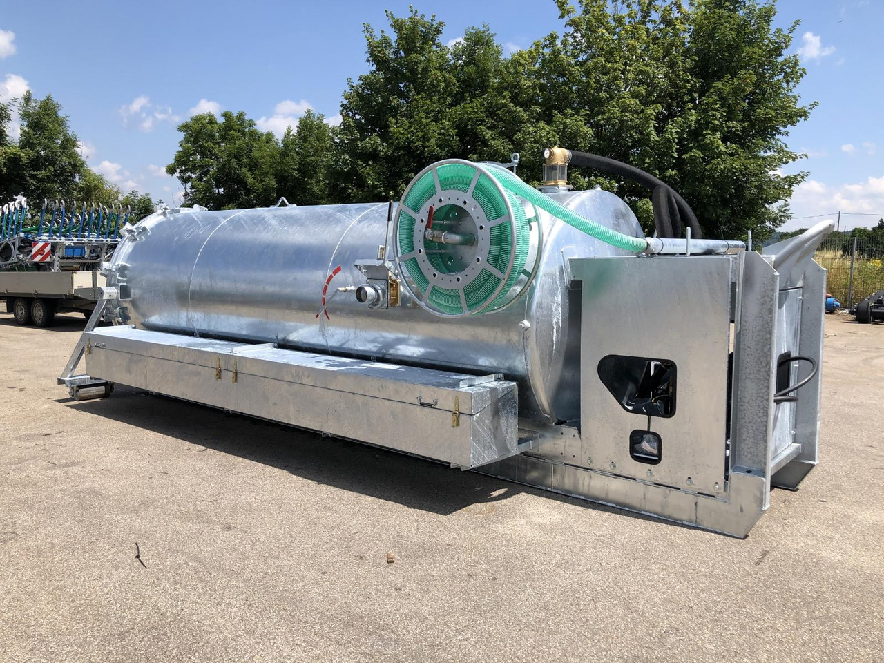 S-Vac 8.5m³ Saugfass Druckfass Vacuum suction systems are are fully integrated at the HDD jobsite from today. - Fúrógép: 2 kép. S-Vac 8.5m³ Saugfass Druckfass Vacuum suction systems are are fully integrated at the HDD jobsite from today. - Fúrógép: 2 kép.