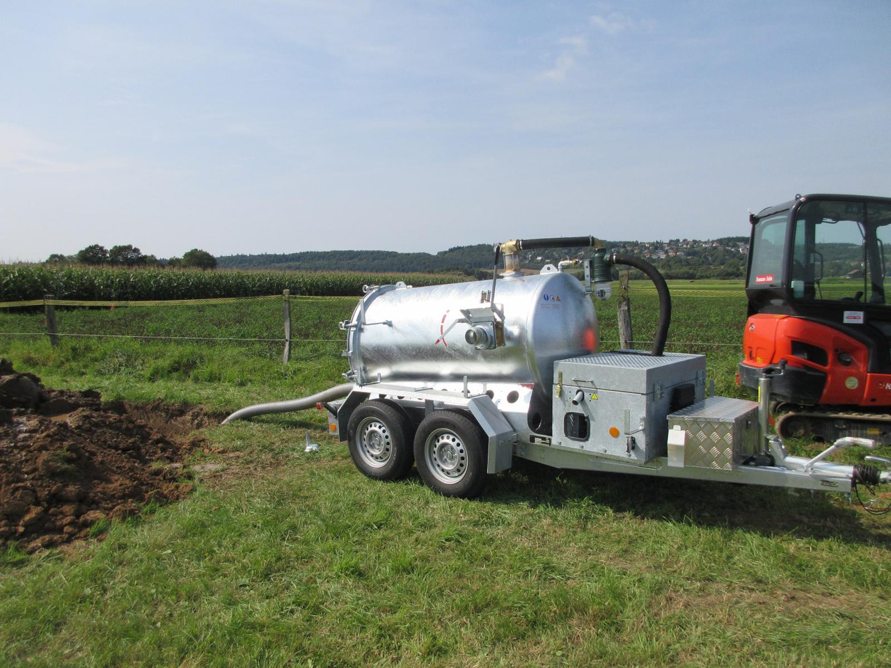 Vacuum system1500l / M-Vac 1500 - Szippantós autó: 3 kép. Vacuum system1500l / M-Vac 1500 - Szippantós autó: 3 kép.