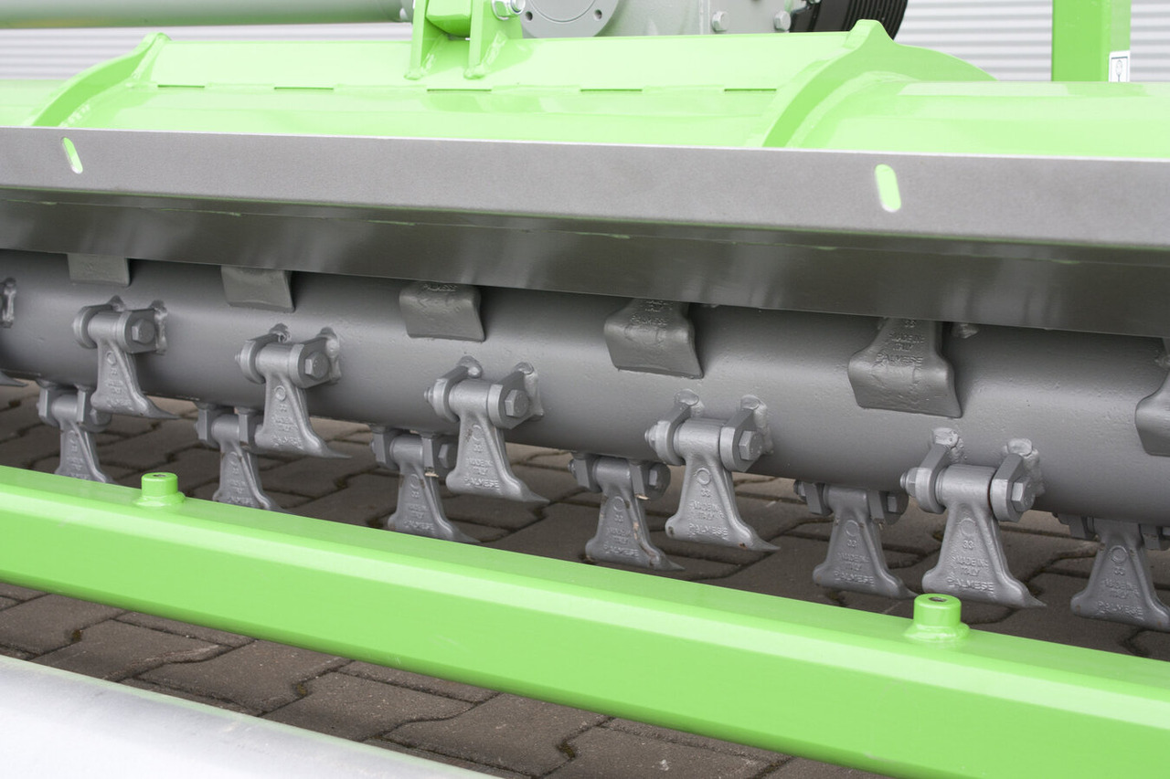 Új Szárzúzó BOMET Schlegelmäher / Flail mower / Faucheuse à fléaux / Kosiarka bijakowa 2,8 m: 12 kép. Új Szárzúzó BOMET Schlegelmäher / Flail mower / Faucheuse à fléaux / Kosiarka bijakowa 2,8 m: 12 kép.