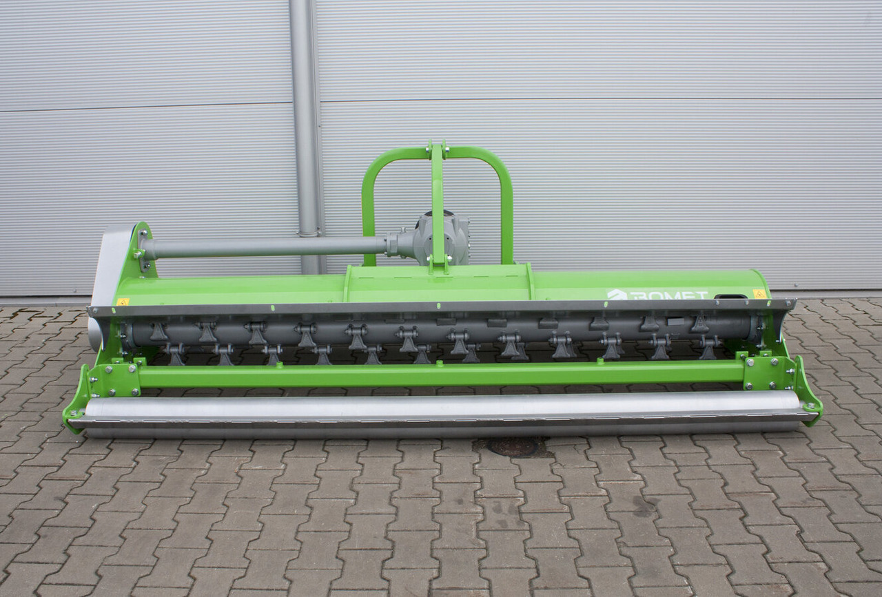 BOMET Schlegelmäher / Flail mower / Faucheuse à fléaux / Kosiarka bijakowa 2,8 m - Szárzúzó: 3 kép. BOMET Schlegelmäher / Flail mower / Faucheuse à fléaux / Kosiarka bijakowa 2,8 m - Szárzúzó: 3 kép.