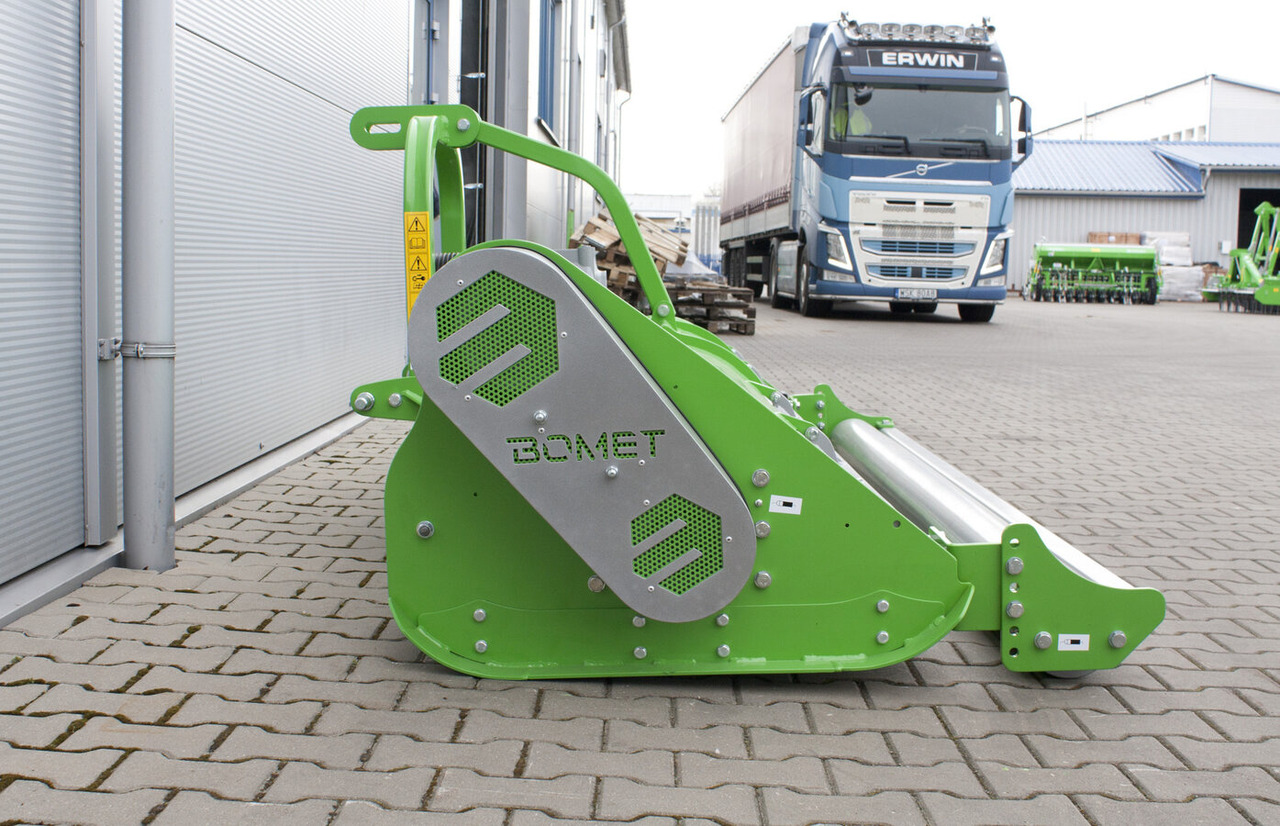 BOMET Schlegelmäher / Flail mower / Faucheuse à fléaux / Kosiarka bijakowa 2,8 m - Szárzúzó: 4 kép. BOMET Schlegelmäher / Flail mower / Faucheuse à fléaux / Kosiarka bijakowa 2,8 m - Szárzúzó: 4 kép.