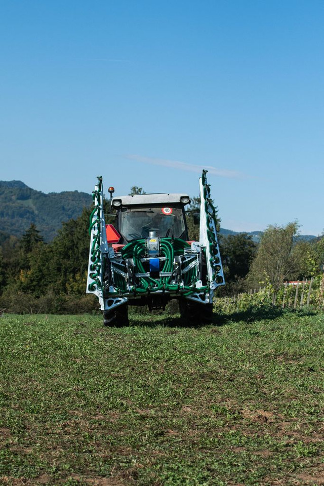 BeTEC Gülleinjektor / Slurry injector / Injecteur / Aplikator - Hígtrágya kijuttatás: 3 kép. BeTEC Gülleinjektor / Slurry injector / Injecteur / Aplikator - Hígtrágya kijuttatás: 3 kép.