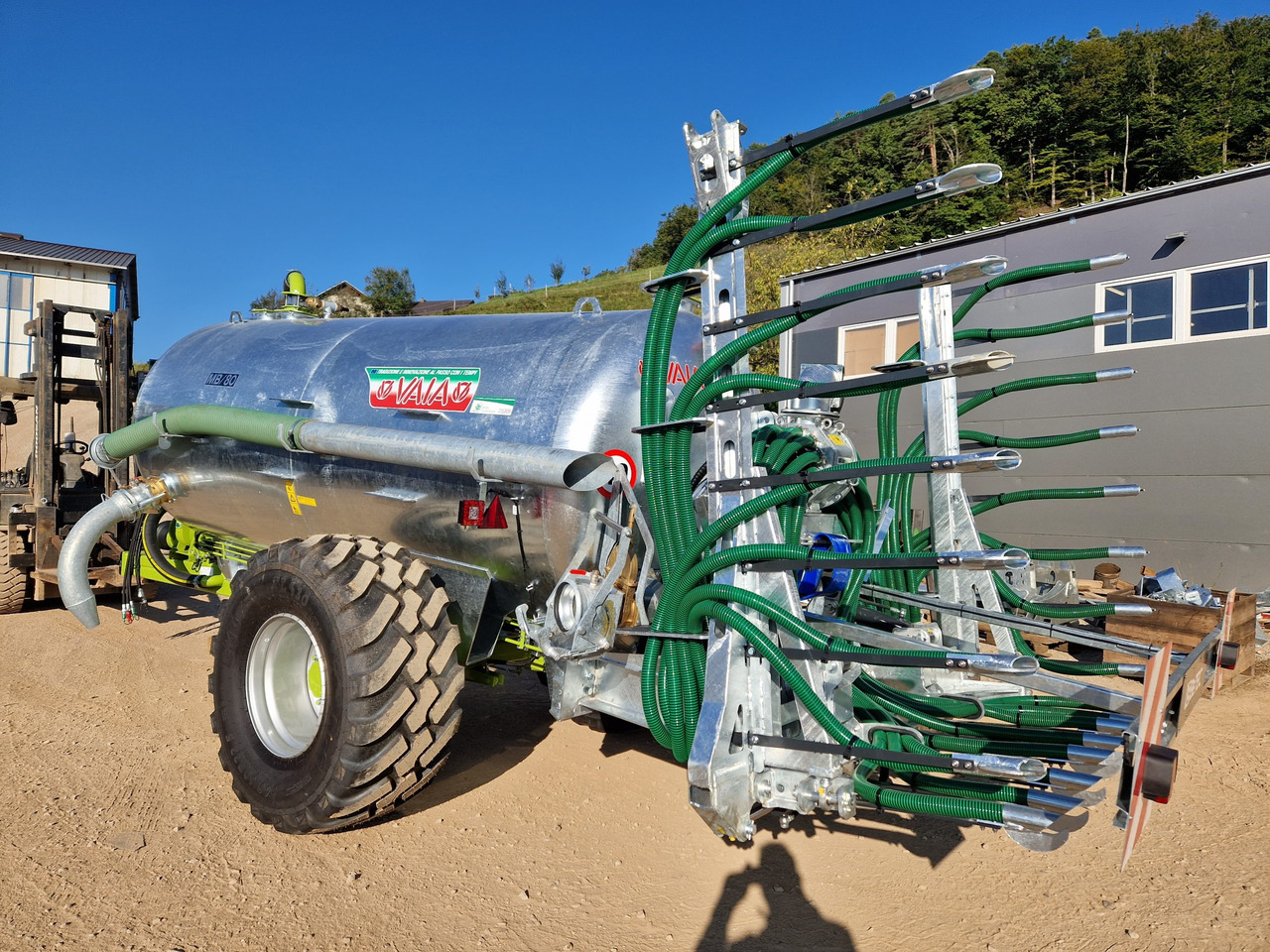 BeTEC Gülleinjektor / Slurry injector / Injecteur / Applicatore / Aplicador de manguera / Шланговый аппликатор / Aplikator 6 m - Hígtrágya kijuttatás: 3 kép. BeTEC Gülleinjektor / Slurry injector / Injecteur / Applicatore / Aplicador de manguera / Шланговый аппликатор / Aplikator 6 m - Hígtrágya kijuttatás: 3 kép.