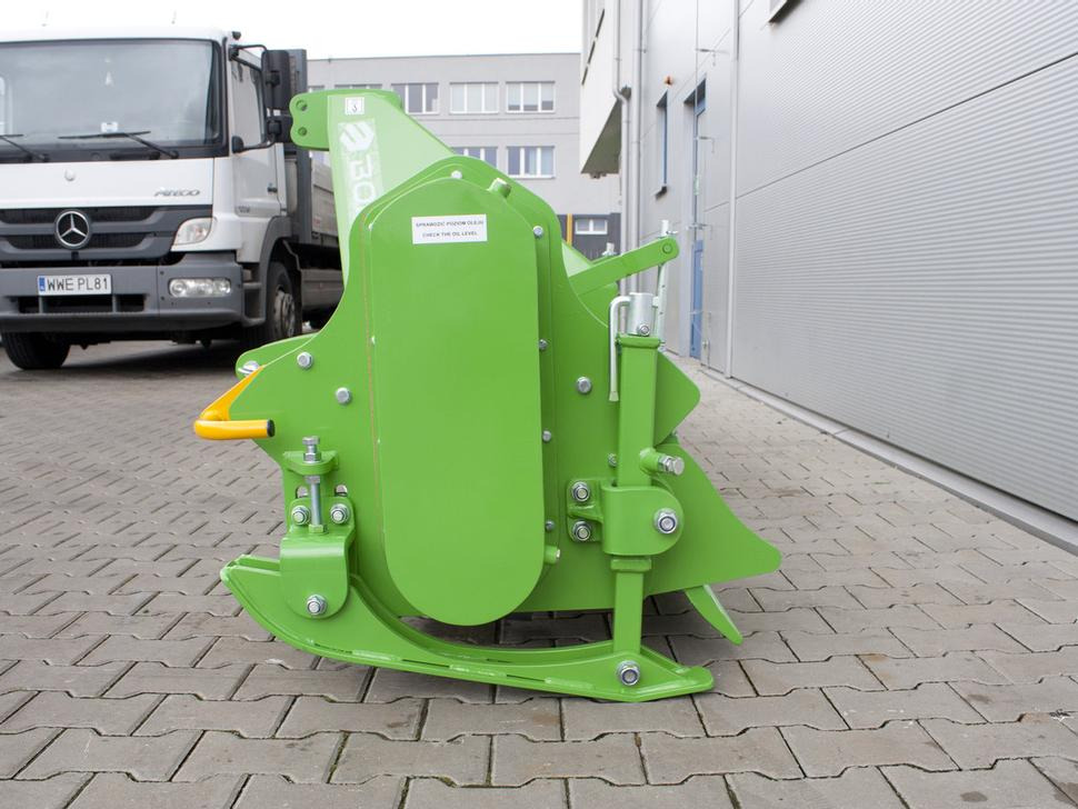 Bomet Bodenfräsen / Rotary tiller / Rotavator / Vangatrice / Desgarrador / Роторный культиватор / Glebogryzarka 3 m - Talajmaró: 5 kép. Bomet Bodenfräsen / Rotary tiller / Rotavator / Vangatrice / Desgarrador / Роторный культиватор / Glebogryzarka 3 m - Talajmaró: 5 kép.
