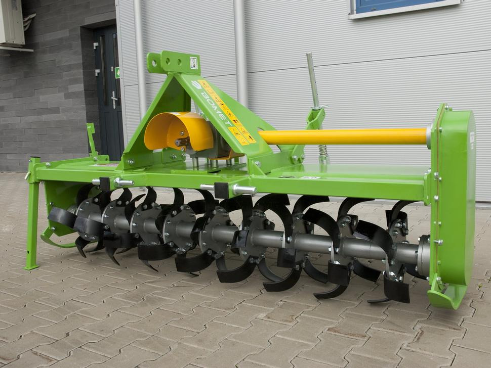 Bomet Bodenfräsen / Rotary tiller / Rotavator / Vangatrice / Rastrillo / Культиватор / Glebogryzarka 2 m - Talajmaró: 2 kép. Bomet Bodenfräsen / Rotary tiller / Rotavator / Vangatrice / Rastrillo / Культиватор / Glebogryzarka 2 m - Talajmaró: 2 kép.