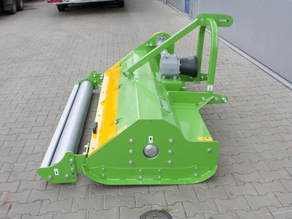 Bomet Schlegelmulcher / Flail mower / Faucheuse à fléaux / Condizionatore a flagelli / Мульчер / Kosiarka bijakowa Indus 2 m - Szárzúzó: 3 kép. Bomet Schlegelmulcher / Flail mower / Faucheuse à fléaux / Condizionatore a flagelli / Мульчер / Kosiarka bijakowa Indus 2 m - Szárzúzó: 3 kép.