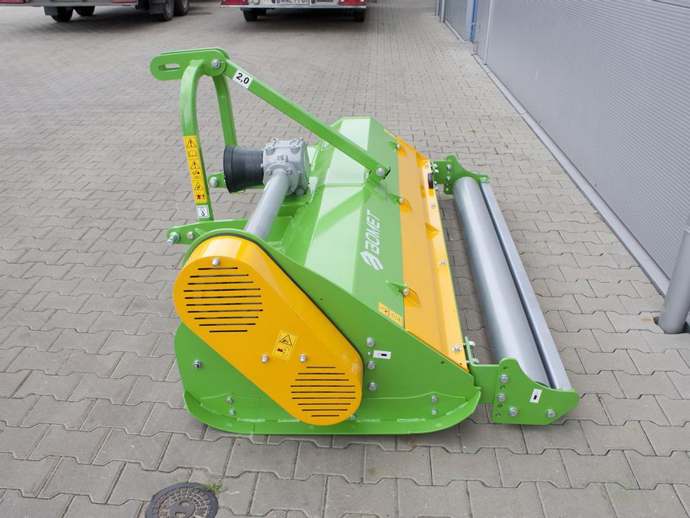 Bomet Schlegelmulcher / Flail mower / Faucheuse à fléaux / Condizionatore a flagelli / Мульчер / Kosiarka bijakowa Indus 2 m - Szárzúzó: 4 kép. Bomet Schlegelmulcher / Flail mower / Faucheuse à fléaux / Condizionatore a flagelli / Мульчер / Kosiarka bijakowa Indus 2 m - Szárzúzó: 4 kép.