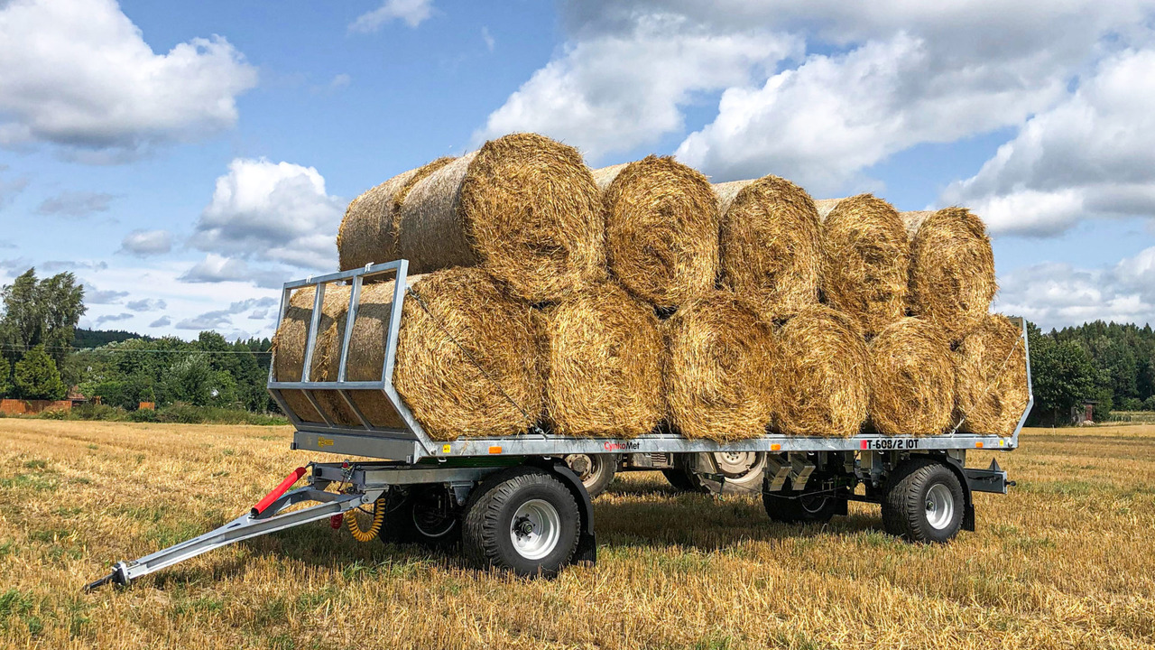Cynkomet Ballentransportwagen / Bale platform / Remorque pour balles / Rimorchio per balle / Przyczepa do przewozu bel - Mezőgazdasági platós pótkocsi: 2 kép. Cynkomet Ballentransportwagen / Bale platform / Remorque pour balles / Rimorchio per balle / Przyczepa do przewozu bel - Mezőgazdasági platós pótkocsi: 2 kép.