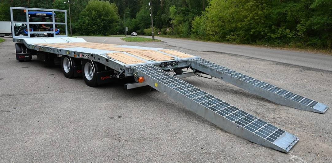 Cynkomet Plattformauflieger / Trailer / Remorque / Rimorchio a piattaforma / Remolque de plataforma / Прицеп для перевозки техники / Przyczepa maszynowa RM-240 18 t - Mezőgazdasági platós pótkocsi: 2 kép. Cynkomet Plattformauflieger / Trailer / Remorque / Rimorchio a piattaforma / Remolque de plataforma / Прицеп для перевозки техники / Przyczepa maszynowa RM-240 18 t - Mezőgazdasági platós pótkocsi: 2 kép.
