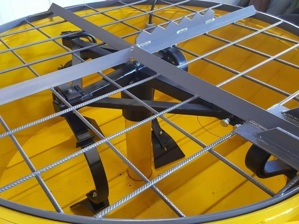 DC Betonmischer / Electric concrete mixer / Malaxeur à béton électrique / Betoniera / Бетономешалка с электроприводом / Betoniarka elektryczna 400 l - Betonkeverő: 3 kép. DC Betonmischer / Electric concrete mixer / Malaxeur à béton électrique / Betoniera / Бетономешалка с электроприводом / Betoniarka elektryczna 400 l - Betonkeverő: 3 kép.