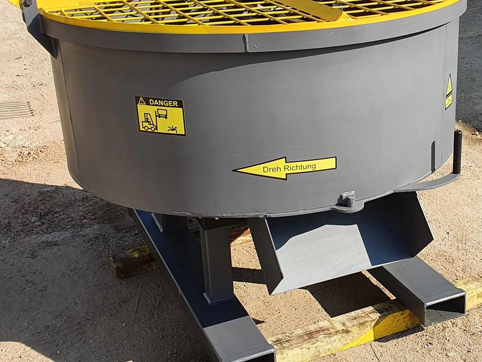 DC Betonmischer / Hydraulic concrete mixer / Malaxeur à béton hydraulique / Betoniera / Бетономешалка с гидравлическим приводом / Betoniarka hydrauliczna 1000 l - Betonkeverő: 1 kép. DC Betonmischer / Hydraulic concrete mixer / Malaxeur à béton hydraulique / Betoniera / Бетономешалка с гидравлическим приводом / Betoniarka hydrauliczna 1000 l - Betonkeverő: 1 kép.