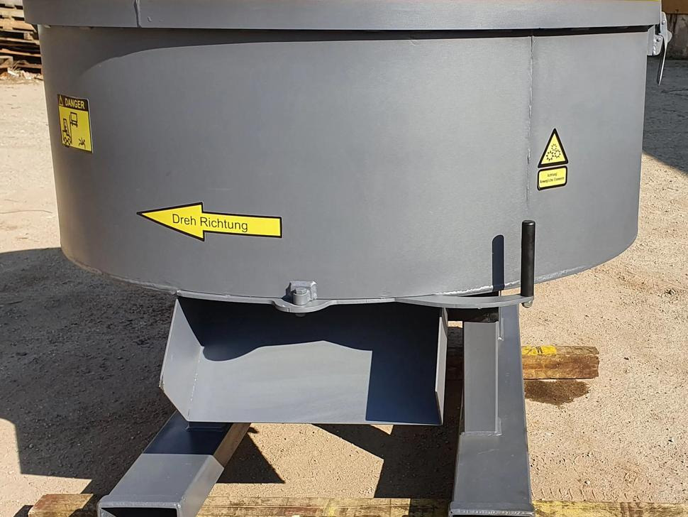 DC Betonmischer / Hydraulic concrete mixer / Malaxeur à béton hydraulique / Betoniera / Бетономешалка с гидравлическим приводом / Betoniarka hydrauliczna 1000 l - Betonkeverő: 3 kép. DC Betonmischer / Hydraulic concrete mixer / Malaxeur à béton hydraulique / Betoniera / Бетономешалка с гидравлическим приводом / Betoniarka hydrauliczna 1000 l - Betonkeverő: 3 kép.