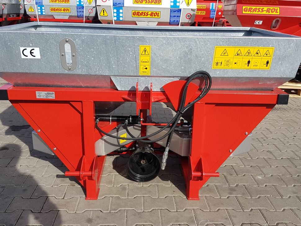 Grass-Rol Düngerstreuer / Fertilizer spreader / Epandeur d'engrais / Spandiconcime / Разбрасыватель минеральных удобрений / Rozsiewacz nawozu 600 l - Műtrágyaszóró: 3 kép. Grass-Rol Düngerstreuer / Fertilizer spreader / Epandeur d'engrais / Spandiconcime / Разбрасыватель минеральных удобрений / Rozsiewacz nawozu 600 l - Műtrágyaszóró: 3 kép.