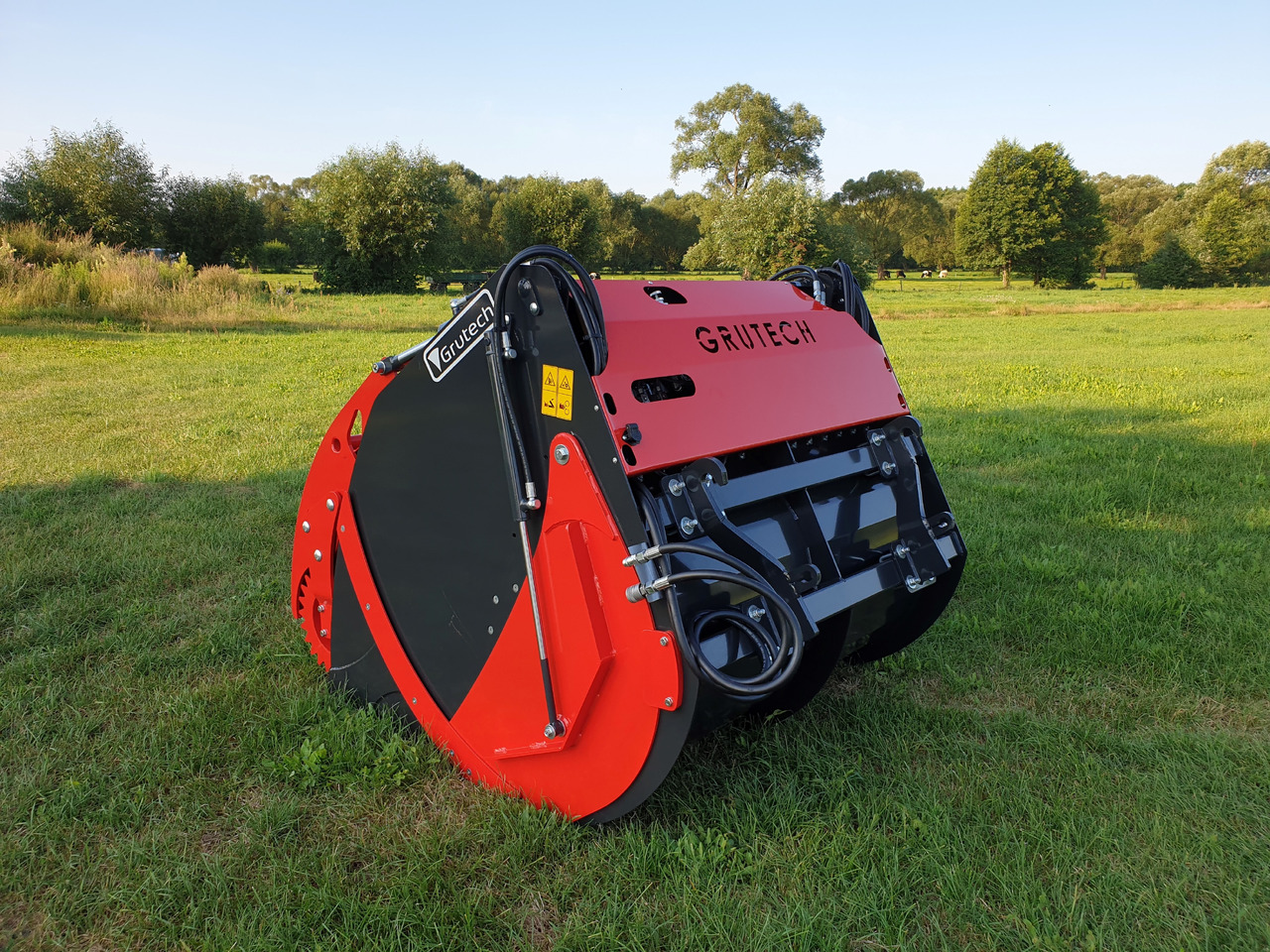 Grutech Futterverteilschaufel / Silage mixer bucket / Godet desileur / Łyżka do zadawania paszy - Silózó berendezések: 4 kép. Grutech Futterverteilschaufel / Silage mixer bucket / Godet desileur / Łyżka do zadawania paszy - Silózó berendezések: 4 kép.