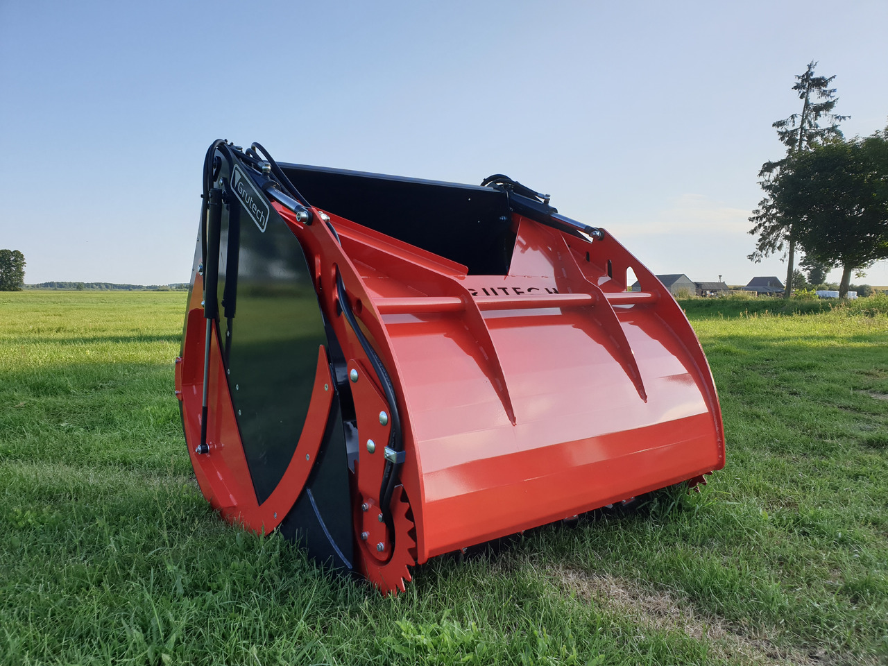 Grutech Futterverteilschaufel / Silage mixer bucket / Godet desileur / Łyżka do zadawania paszy - Silózó berendezések: 5 kép. Grutech Futterverteilschaufel / Silage mixer bucket / Godet desileur / Łyżka do zadawania paszy - Silózó berendezések: 5 kép.