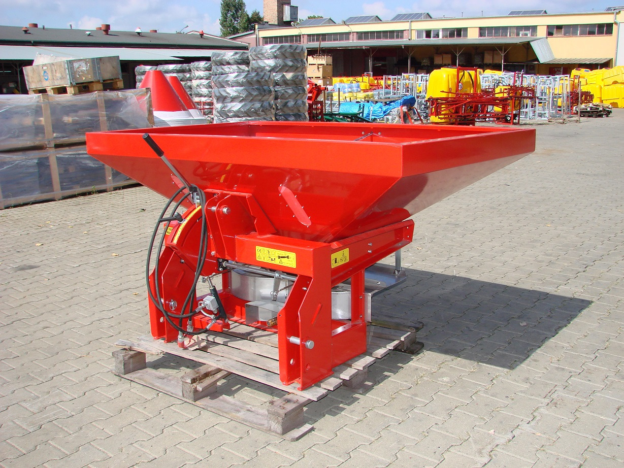 JAR-MET Düngerstreuer / Fertilizer spreader / Epandeur d'engrais / Rozsiewacz nawozów 1200 kg - Műtrágyaszóró: 1 kép. JAR-MET Düngerstreuer / Fertilizer spreader / Epandeur d'engrais / Rozsiewacz nawozów 1200 kg - Műtrágyaszóró: 1 kép.