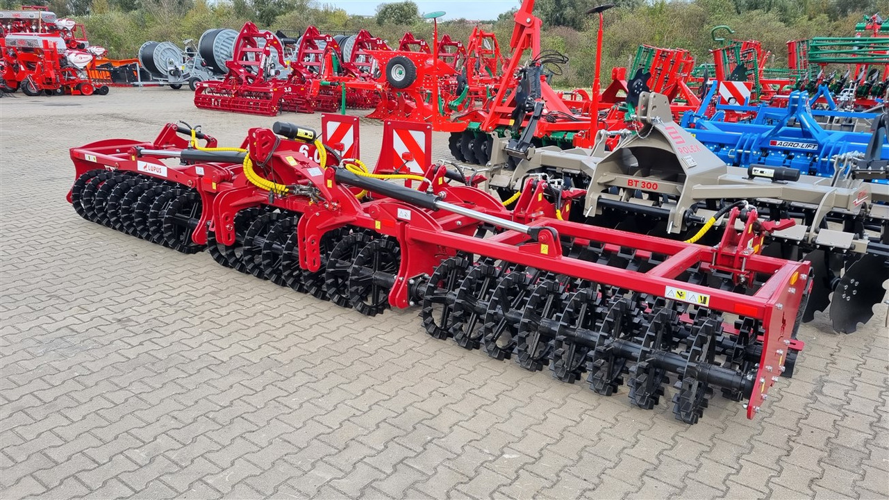 Lupus Crosskillwalze / Crosskill roller / Rouleau / Wał 6 m - Mezőgazdasági hengerek: 4 kép. Lupus Crosskillwalze / Crosskill roller / Rouleau / Wał 6 m - Mezőgazdasági hengerek: 4 kép.