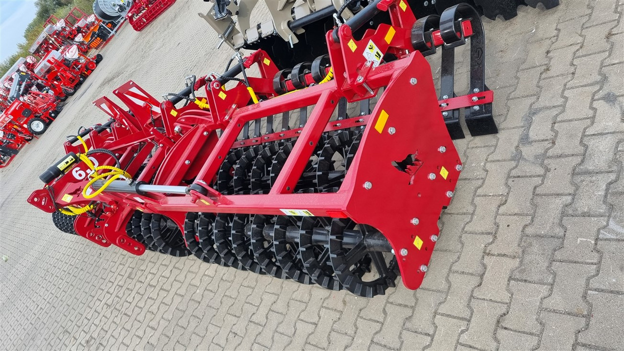 Lupus Crosskillwalze / Crosskill roller / Rouleau / Wał 6 m - Mezőgazdasági hengerek: 5 kép. Lupus Crosskillwalze / Crosskill roller / Rouleau / Wał 6 m - Mezőgazdasági hengerek: 5 kép.