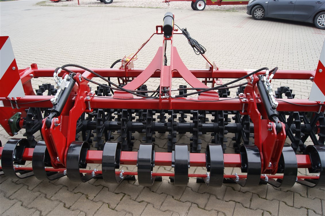 Lupus Crosskillwalze / Crosskill roller / Rouleau tandem avant Crosskill / Rodillo tándem delantero Wał przedni tandem Crosskill 3 m - Mezőgazdasági hengerek: 4 kép. Lupus Crosskillwalze / Crosskill roller / Rouleau tandem avant Crosskill / Rodillo tándem delantero Wał przedni tandem Crosskill 3 m - Mezőgazdasági hengerek: 4 kép.