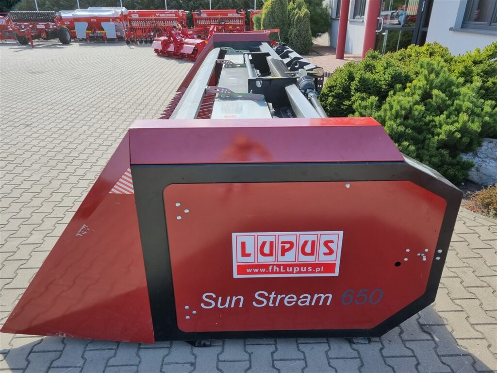 Lupus Sonnenblummenvorsatz / Sunflower harvester / Coupe à tournesol / Сosechadora / Macchina per la raccolta dei girasoli / Жатка для подсолнечника / Przystawka do słonecznika 6,5 m - Napraforgó adapter: 3 kép. Lupus Sonnenblummenvorsatz / Sunflower harvester / Coupe à tournesol / Сosechadora / Macchina per la raccolta dei girasoli / Жатка для подсолнечника / Przystawka do słonecznika 6,5 m - Napraforgó adapter: 3 kép.