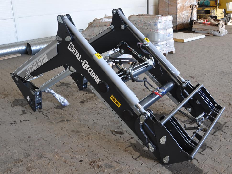 METAL-TECHNIK Frontlader / Front loader / Chargeur frontal / Caricatore frontale / Cargador fronta / Фронтальный погрузчик / Ładowacz czołowy Tytan MT-02 - Homlokrakodó traktorhoz - Adapterek: 1 kép. METAL-TECHNIK Frontlader / Front loader / Chargeur frontal / Caricatore frontale / Cargador fronta / Фронтальный погрузчик / Ładowacz czołowy Tytan MT-02 - Homlokrakodó traktorhoz - Adapterek: 1 kép.