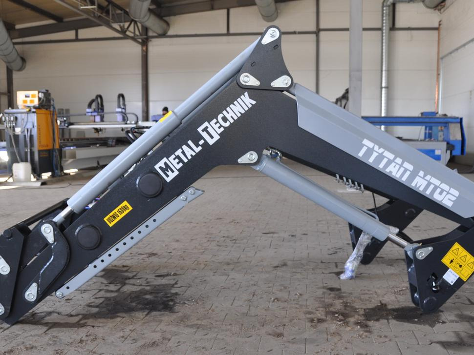 METAL-TECHNIK Frontlader / Front loader / Chargeur frontal / Caricatore frontale / Cargador fronta / Фронтальный погрузчик / Ładowacz czołowy Tytan MT-02 - Homlokrakodó traktorhoz - Adapterek: 4 kép. METAL-TECHNIK Frontlader / Front loader / Chargeur frontal / Caricatore frontale / Cargador fronta / Фронтальный погрузчик / Ładowacz czołowy Tytan MT-02 - Homlokrakodó traktorhoz - Adapterek: 4 kép.