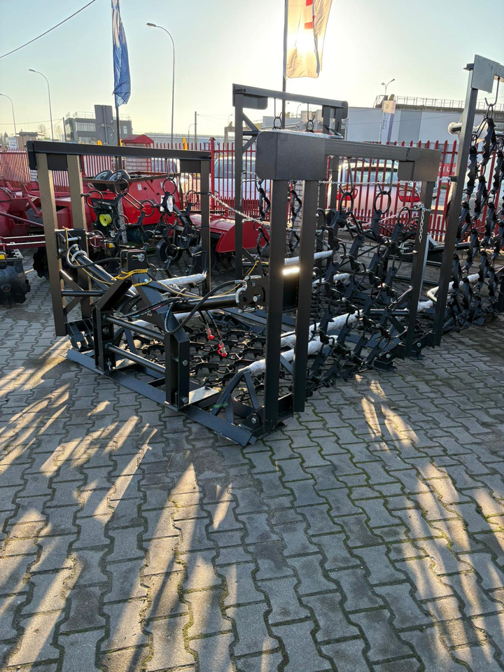 METAL-TECHNIK Wiesenegge / Meadow harrow / Herse de prairie / Strigliatrice / Полевая волокуша / Włóka łąkowa 4 m - Láncos borona: 1 kép. METAL-TECHNIK Wiesenegge / Meadow harrow / Herse de prairie / Strigliatrice / Полевая волокуша / Włóka łąkowa 4 m - Láncos borona: 1 kép.