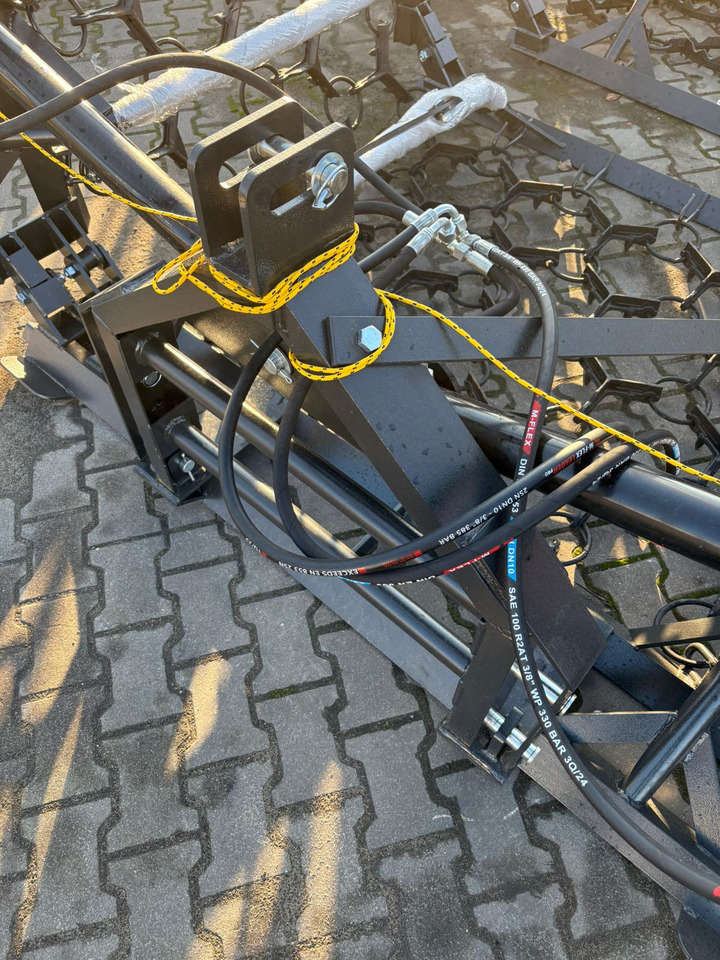 METAL-TECHNIK Wiesenegge / Meadow harrow / Herse de prairie / Strigliatrice / Полевая волокуша / Włóka łąkowa 4 m - Láncos borona: 5 kép. METAL-TECHNIK Wiesenegge / Meadow harrow / Herse de prairie / Strigliatrice / Полевая волокуша / Włóka łąkowa 4 m - Láncos borona: 5 kép.